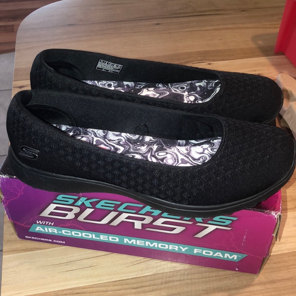 Sketchers in Black w Memory Foam size 11